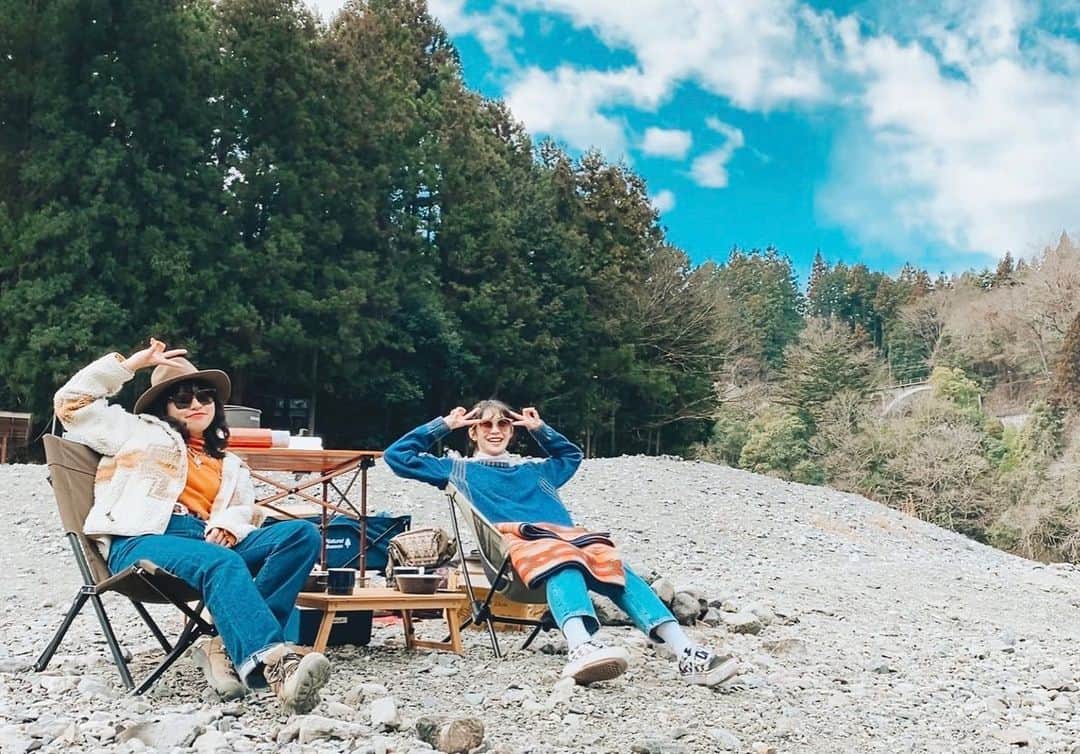 加村真美のインスタグラム：「りふぁさんとのキャンプ動画があっぷされたよ☺︎  わたしの人生のテーマ曲を隣で歌ってくれてめちゃくちゃ感動したの😭✨✨✨  最後までみてねー☺︎ 感想もよければコメントしてねー☺︎♡  (後半、花粉にやられて鼻声です。笑)  #りふぁかむ  #川井キャンプ場 #奥多摩 #デイキャンプ」