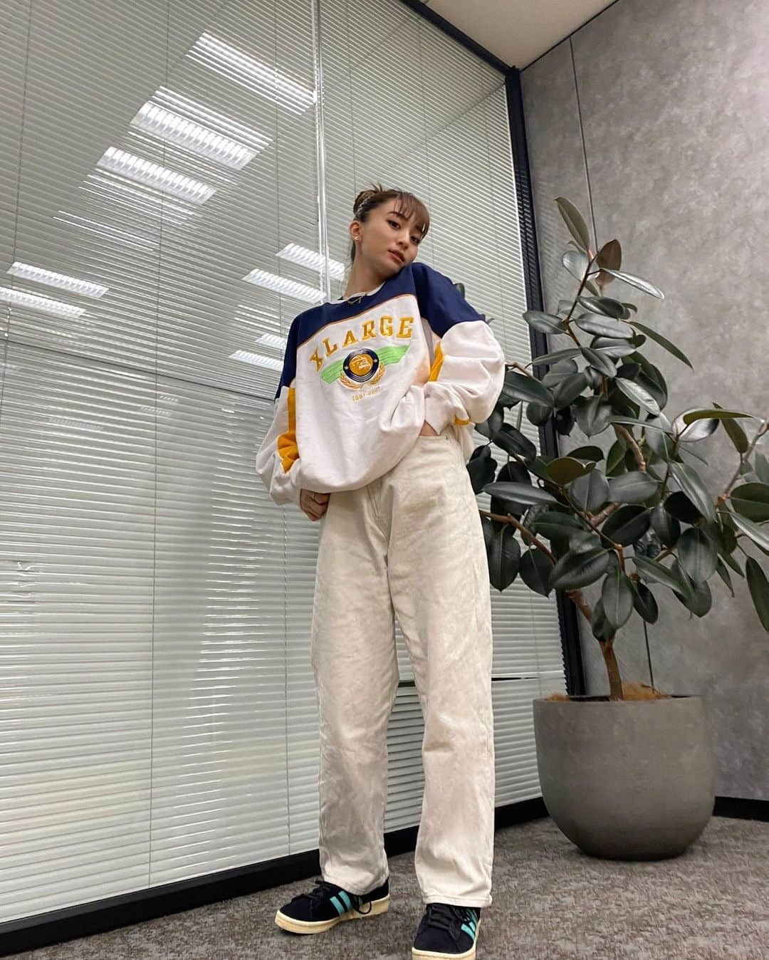 金谷鞠杏さんのインスタグラム写真 - (金谷鞠杏Instagram)「ーーーーーーーーーーーーーーー  Hi  #nu_ootd。 tops: @xlargejp  pants: @grl_official  sneaker: @adidastokyo × @atmos_japan  outer: @xlarge_snap  minibag: @xgirl_ootd  cap: @xgirlus  ・ ・ ・ #fashion #outfit #ootd #hairstyle #makeup #xlarge #xgirl #grl #atmos #adidas #アディダス #アトモス #グレイル」3月25日 21時13分 - mariannu_official