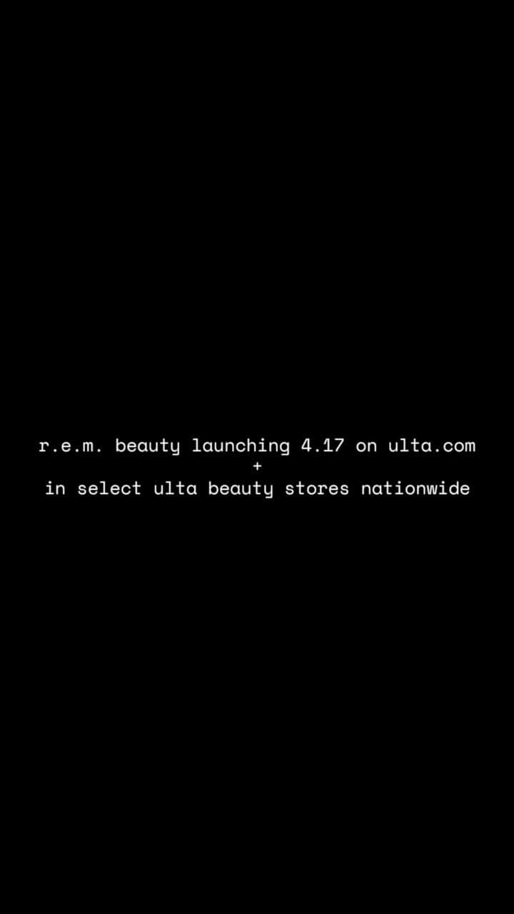 アリアナ・グランデのインスタグラム：「@r.e.m.beauty lands in @ultabeauty 🖤 4.17 :) 🪐」