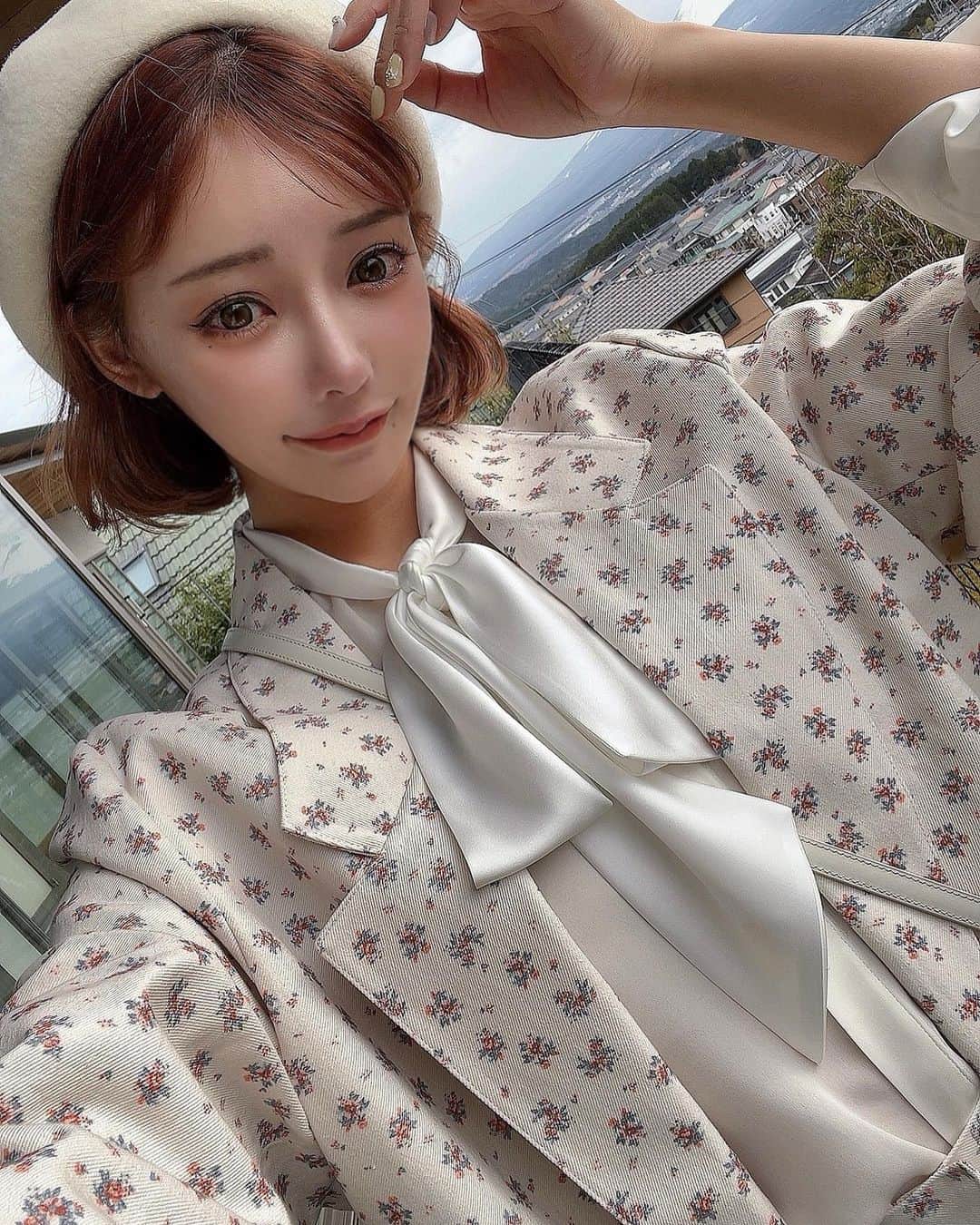 明日花キララのインスタグラム：「春はさくら色のお洋服選びがち🌸」