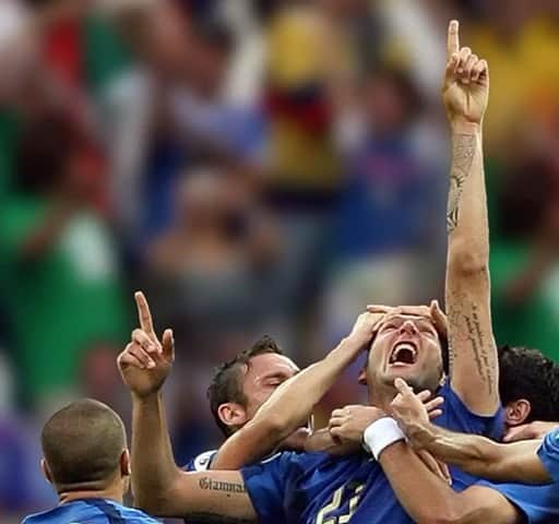 マルコ・マテラッツィのインスタグラム：「Il giorno dopo fa ancora più male..  però ripartiamo dal buono che negli anni siamo riusciti a fare, siamo l’Italia e dobbiamo tornare al più presto protagonisti nel calcio che conta.  Comunque orgoglioso dei campioni d’Europa. Sempre e comunque forza @azzurri  #Materazzi #NazionaleItaliana #Azzurri」