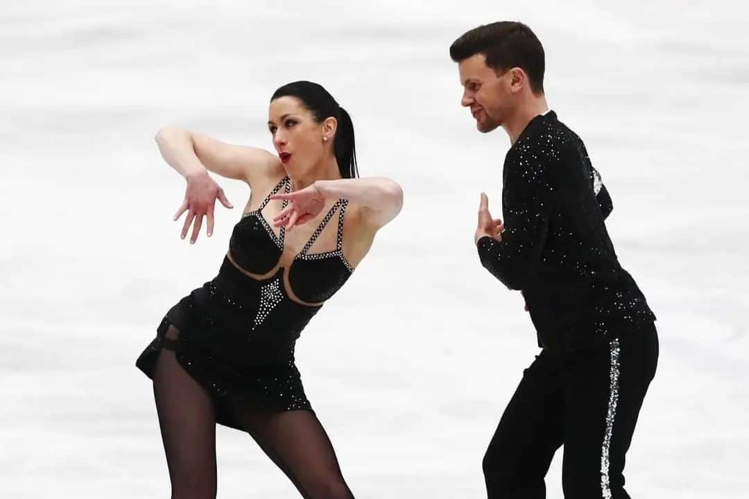 のインスタグラム：「Last rhythm dance of the season ! 😃  #worldchampionships #rhythmdance #isufigureskating #isu #icedance #fiammeazzurre #poliziapenitenziaria #fisg4passion #conisocial #coni #italiateam🇮🇹  #guignardfabbri #jacksonultima」