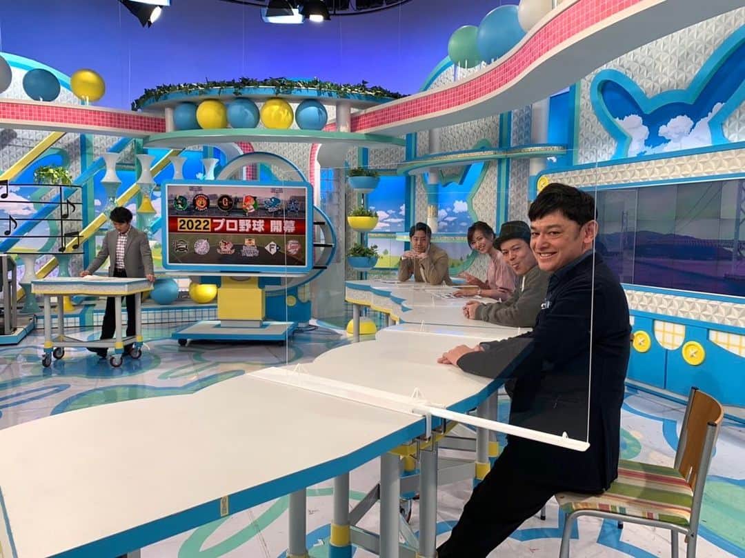 朝日放送「おはよう朝日土曜日です」さんのインスタグラム写真 - (朝日放送「おはよう朝日土曜日です」Instagram)「おは土始まってます  #デパ地下#対決 #近鉄#大丸 #HIS#バスツアー #3大和牛#食べ放題 #近江牛#飛騨牛#松阪牛#🐂  #おは土#おはよう朝日土曜日です#ABCテレビ #シャンプーハット#恋さん#てつじ #北村真平#斎藤真美#ABCアナウンサー #佐藤悠#めざめ」3月26日 7時06分 - ohado6ch