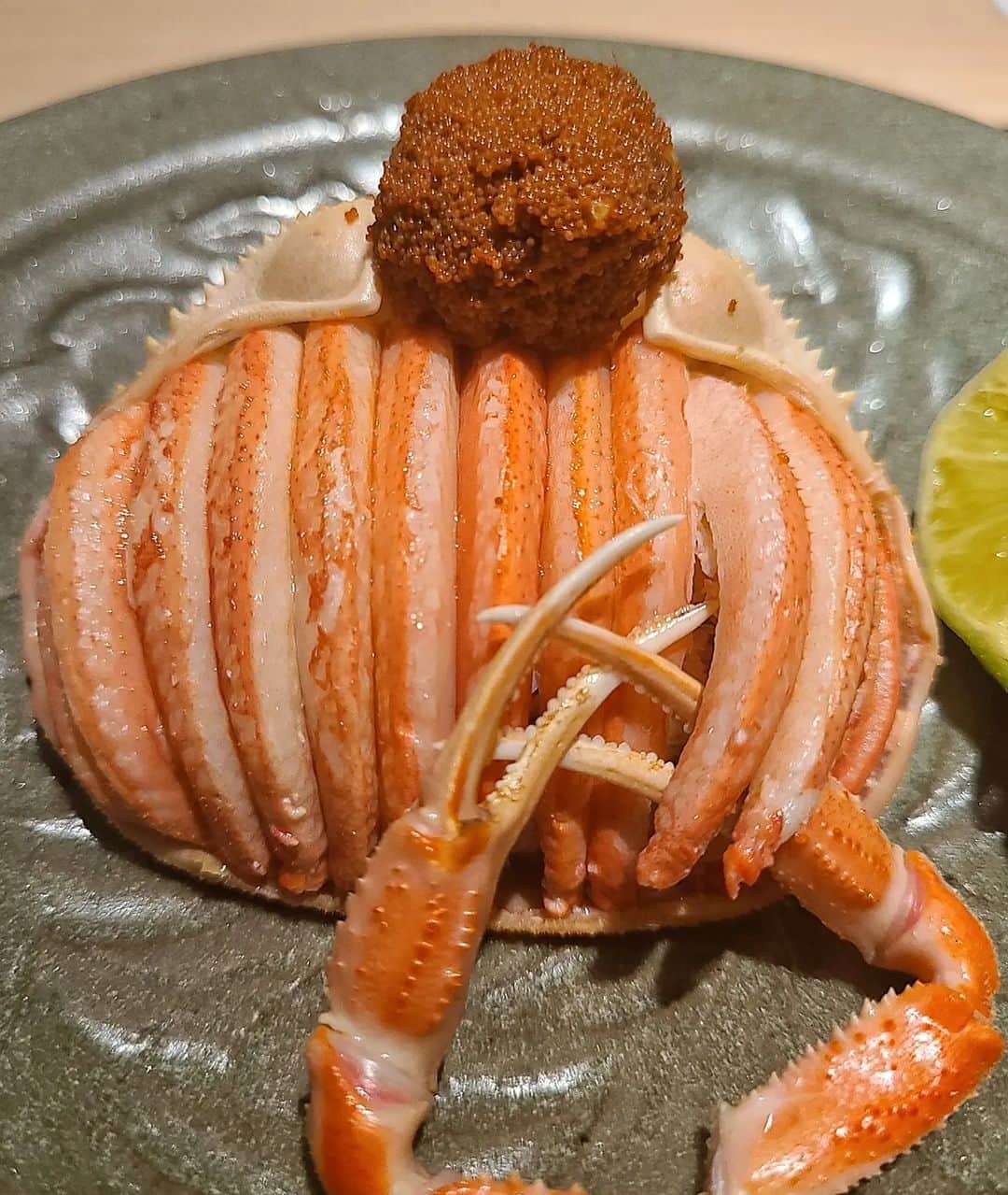 今堀恵理のインスタグラム：「2回目の『料理屋　稲家』  @ryouriya_inaya   貸し切り会に参加しました😆 神戸の植むらさん出身の大将の料理。蟹が美し過ぎる😍😍😍 〆3種類全部食べた 最初から最後まで美味しいしお店も美しくて好きなお店です  #北新地 #料理屋稲家 #日本料理」