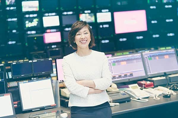小西美穂のインスタグラム：「. 「小西美穂さん 特別客員教授に 4月から」  関西学院大学新聞の取材を受けました。 この写真が一面にドーンと載っています。 嬉しい！！  記事は関西学院大学新聞総部 @kg_newspaper_clubのプロフィール欄にリンクが。 同部のTwitterやFacebookからもご覧になれます。 お時間あるときにぜひ！  学生記者のみなさん、ありがとうございました。 4月からよろしくお願いします🌸  #春から関学」