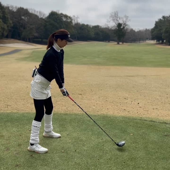 乙幡紗紀のインスタグラム：「・ 久しぶりにゴルフ動画🏌️‍♀️ これはよく飛んでた🙌 #golf #golfgirl  #ゴルフ#ゴルフ女子  #golfswing  #romaro #ロマロ」