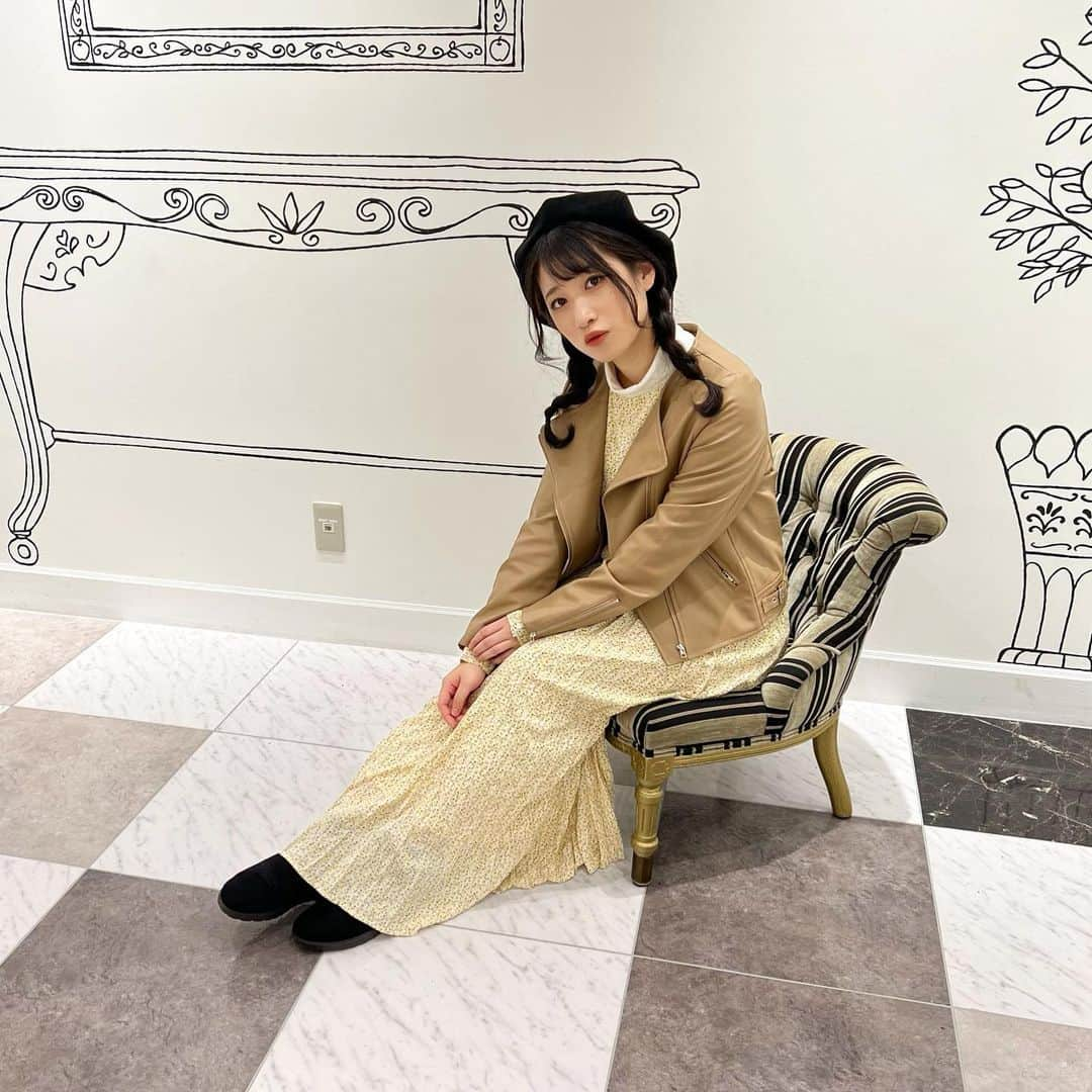 加藤一華さんのインスタグラム写真 - (加藤一華Instagram)「. ミュークルの ウィンターコレクションで 着たお洋服👗❄️  どちらかというと 春っぽい色合いだから 今載せてみる☺️🌼  明日のミュークル！ 一年間の感謝を込めて😭😭 絶対絶対見てね〜〜！✨  #ミュークルドリーミー #ミュークルみっくす  #mewkledreamy  #mewklemix #ootd #冬コーデ #春コーデ #春服 #ベレー帽コーデ  #低身長コーデ #三つ編みアレンジ #サンリオピューロランド #くるくるきっとくるる〜 #12くるっとジャンプ」3月26日 15時01分 - ichika_kato