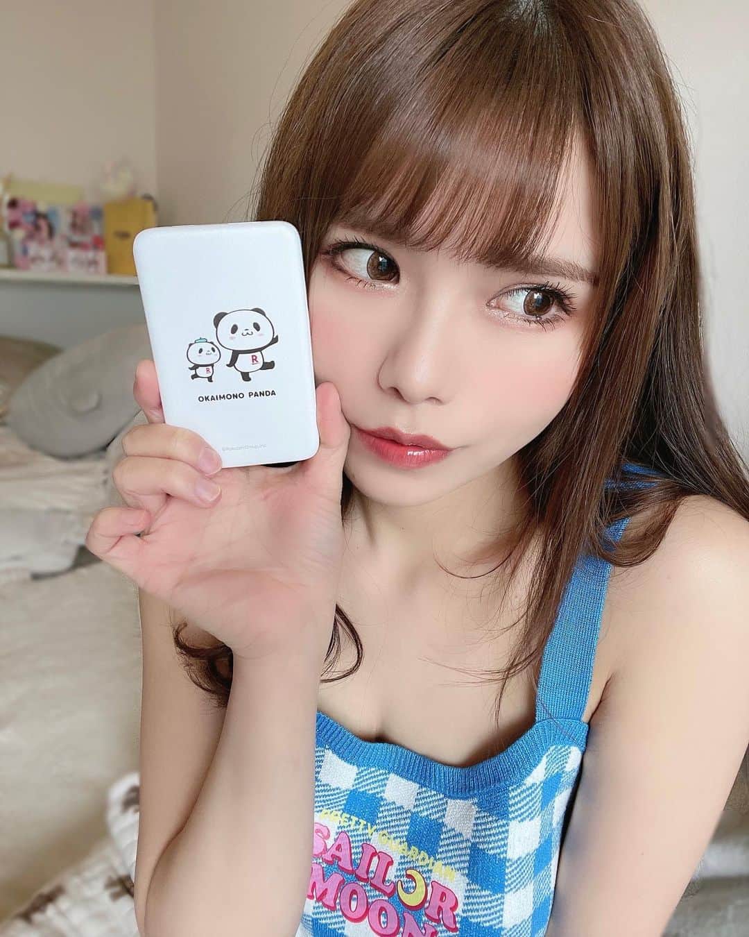 プラネットオシリスのインスタグラム：「. . ずっと気になっていた楽天モバイルをついに契約しました📱✨ . スマホは毎日使うものなのにあんまりプランや料金を気にした事がなかったけど 毎月支払うものだし見直したいなと思ってついに！！✨ . 店舗に行かずにWebで簡単に契約もできたし今使っているiPhoneそのままで使えてます🥰(一部非対応機種もあるよ！) めんどくさがりな私でもスムーズにできて嬉しい🥺💕 . . 楽天モバイルで私がいいなーと思ったところが【段階性料金プラン】という 毎月のデータ使用量によって、支払い金額が決まる所🌸でも、どれだけ使っても最大通信料金は 月2,980円(税込3,278円)なのがお得すぎる！ .通信速度の制御の場合あり。エリア外最大1Mbps。通話料等別 . . Rakuten Linkと言うアプリを通せば番号はそのまま国内通話も無料でできちゃうからデータ通信料はお得でも通話料で高い！！ってなる事もなくて安心だよね☎︎ ※アプリ未使用時30秒20円（税込22円）一部対象外番号あり . . 今まで何も考えずに毎月携帯代1万5〜6千円払ってたからびっくりする😱😱 . . もう一つとっても大事なのは電波なので、、📡 これから実際に使ってレビューしていきます！✨ . #楽天モバイル#PR」