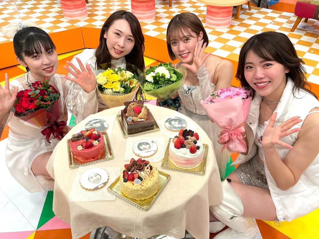 りんご娘さんのインスタグラム写真 - (りんご娘Instagram)「. ❤️💛ハッピィ💚💗  ハッピィ最後の生出演ありがとうございました😭  毎週ステキなスタッフさん方に支えられて、ハッピィな時間でした🍎🍏  ありがとうございました！！  この後17：10〜、エフエム青森「OH!ときめきゴールドサイト」、青森市内某所から生放送です！  聞いてね🤩  #夢はここから生放送ハッピィ#ハッピィ#ABA#青森朝日放送 #RINGOMUSUME#りんご娘#とき#王林#ジョナゴールド#彩香」3月26日 15時13分 - _ringo.musume.com_