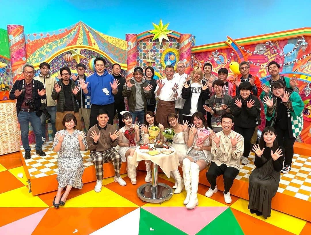 りんご娘さんのインスタグラム写真 - (りんご娘Instagram)「. ❤️💛ハッピィ💚💗  ハッピィ最後の生出演ありがとうございました😭  毎週ステキなスタッフさん方に支えられて、ハッピィな時間でした🍎🍏  ありがとうございました！！  この後17：10〜、エフエム青森「OH!ときめきゴールドサイト」、青森市内某所から生放送です！  聞いてね🤩  #夢はここから生放送ハッピィ#ハッピィ#ABA#青森朝日放送 #RINGOMUSUME#りんご娘#とき#王林#ジョナゴールド#彩香」3月26日 15時13分 - _ringo.musume.com_