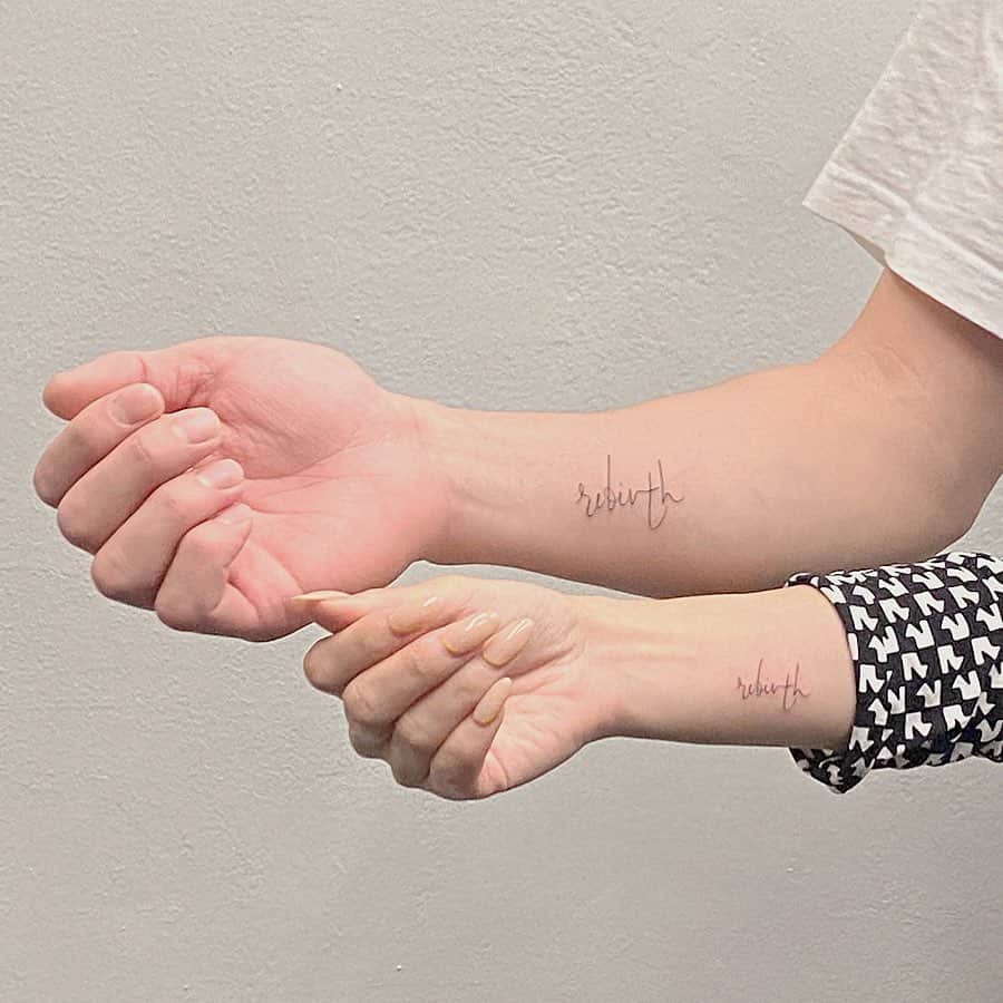 ハン・イェスルのインスタグラム：「내 생에 첫 #커플타투 😍💓💓  ᵀᴴᴬᴺᴷ  ᵞᴼᵁ  @tattooist_doy 😌🙏」