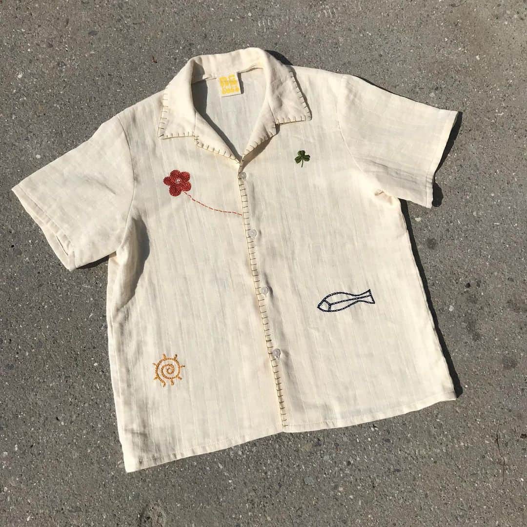 ベア・ハンソンのインスタグラム：「Reka cotton shirt🍊🌻🪐」