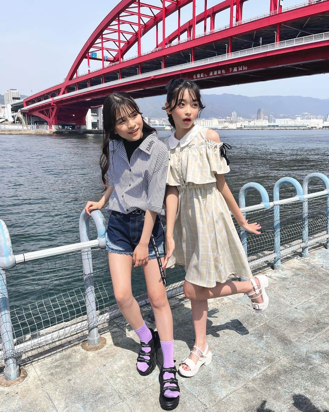 ニコ☆プチのインスタグラム：「📸  素敵な場所がたくさんの神戸🥳🚢✨ コハナ&メリイで撮影しました🙌🏻🌼 @kobefashionorganization   衣装は コハナ @ziddy_official  メリイ @algy_official  です💗  #有坂心花 #滝口芽里衣  #神戸」