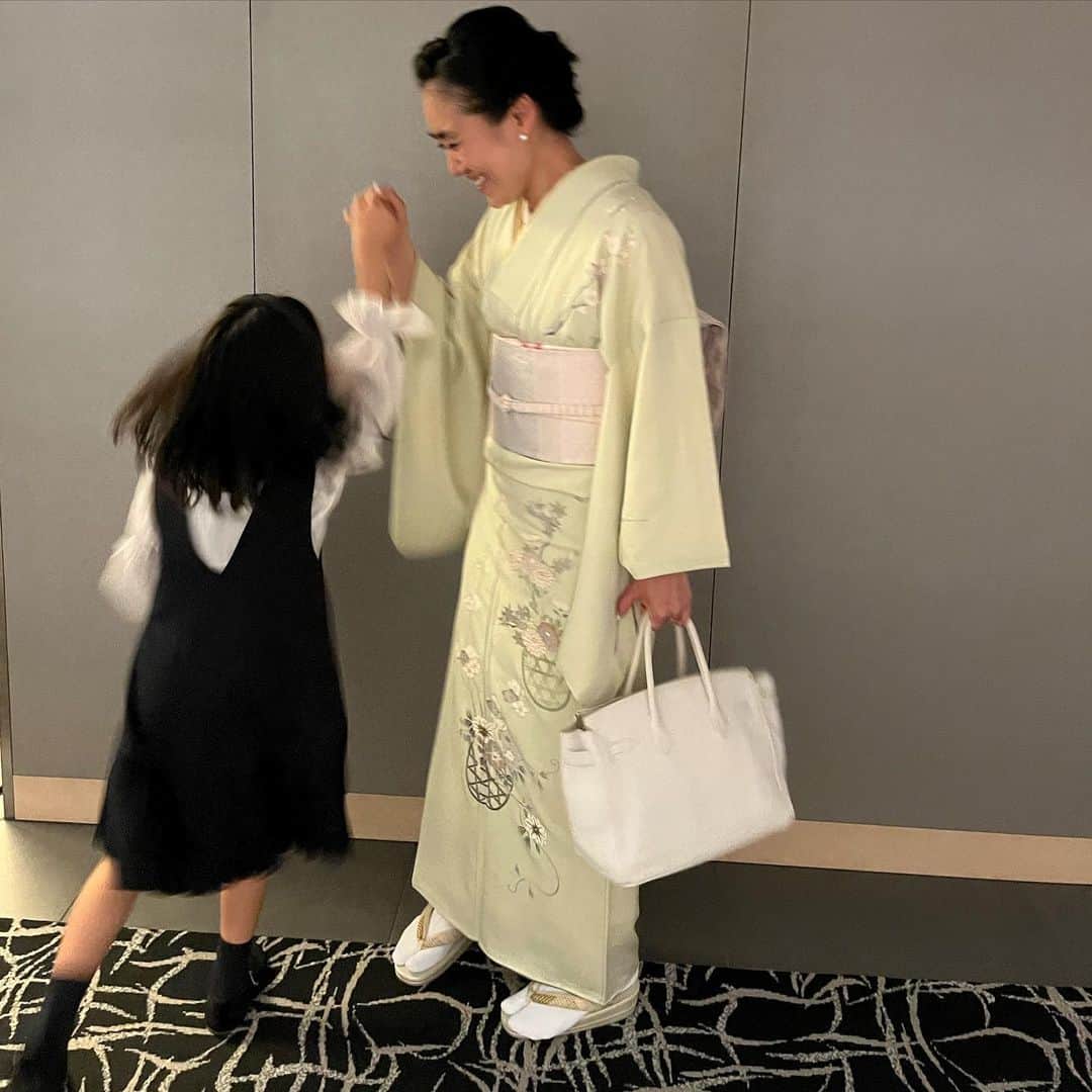 金子綾さんのインスタグラム写真 - (金子綾Instagram)「私は何とかお着物を😂  長女は入学式用に買った、お気に入りの @boysandgirls_jp ワンピースで👗」3月26日 19時41分 - ayaaa0707