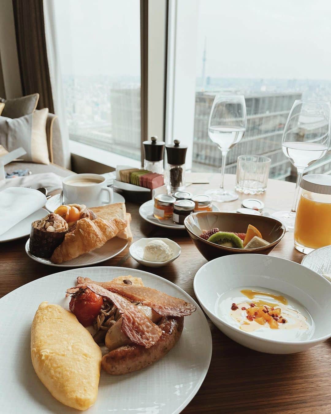のインスタグラム：「🌿  #フォーシーズンズ #フォーシーズンズホテル東京大手町 #fourseasons #fourseasonshotel #hotelstay」