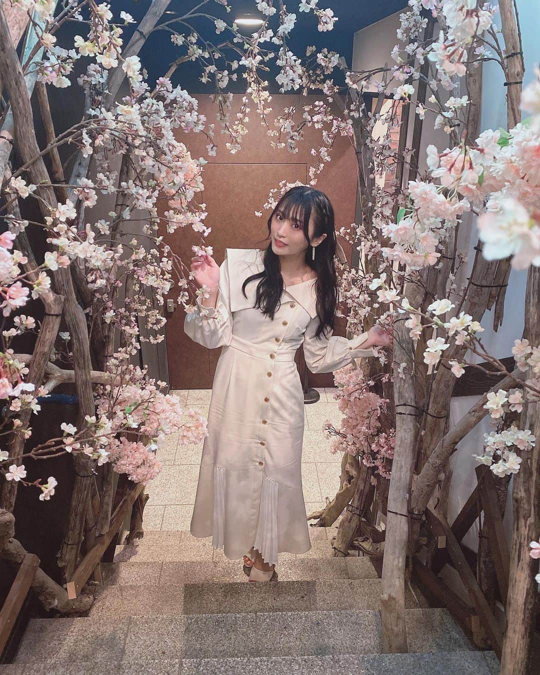 根岸愛のインスタグラム：「🌸👗🌸 . 根岸愛カレンダー2022 Love Diary 発売記念イベント&お渡し会 ありがとうございました🥰 幸せな時間でした☺️💕 今日は私服で登場しました！ 最近私服あげてほしいって意見が多いのであげておきます👗💕 あと和堂さんの雰囲気最高でした！ #ootd #fashion #lagunamoon #ねぎしふく #ねぎ私服 #根岸愛カレンダー2022 #秋葉原和堂」