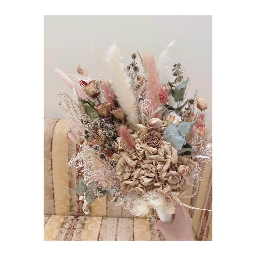 石井奏美のインスタグラム：「もうすぐ新年度🌸 岡山香川生活も6年目に入ります✨ オススメの場所を聞かれて、答え切れないほど沢山思い浮かぶようになったことが嬉しいです🧸💡  そして私事ですが、結婚しました💐 岡山香川エリアの方となので、大切に育てていただいたこの地で仕事は続けます🎤  いつも優しい言葉をかけてくださる周りの方々に感謝をしながら、より一層岡山香川の魅力をお伝えできたらと思っています🌸  今後ともよろしくお願い致します。」