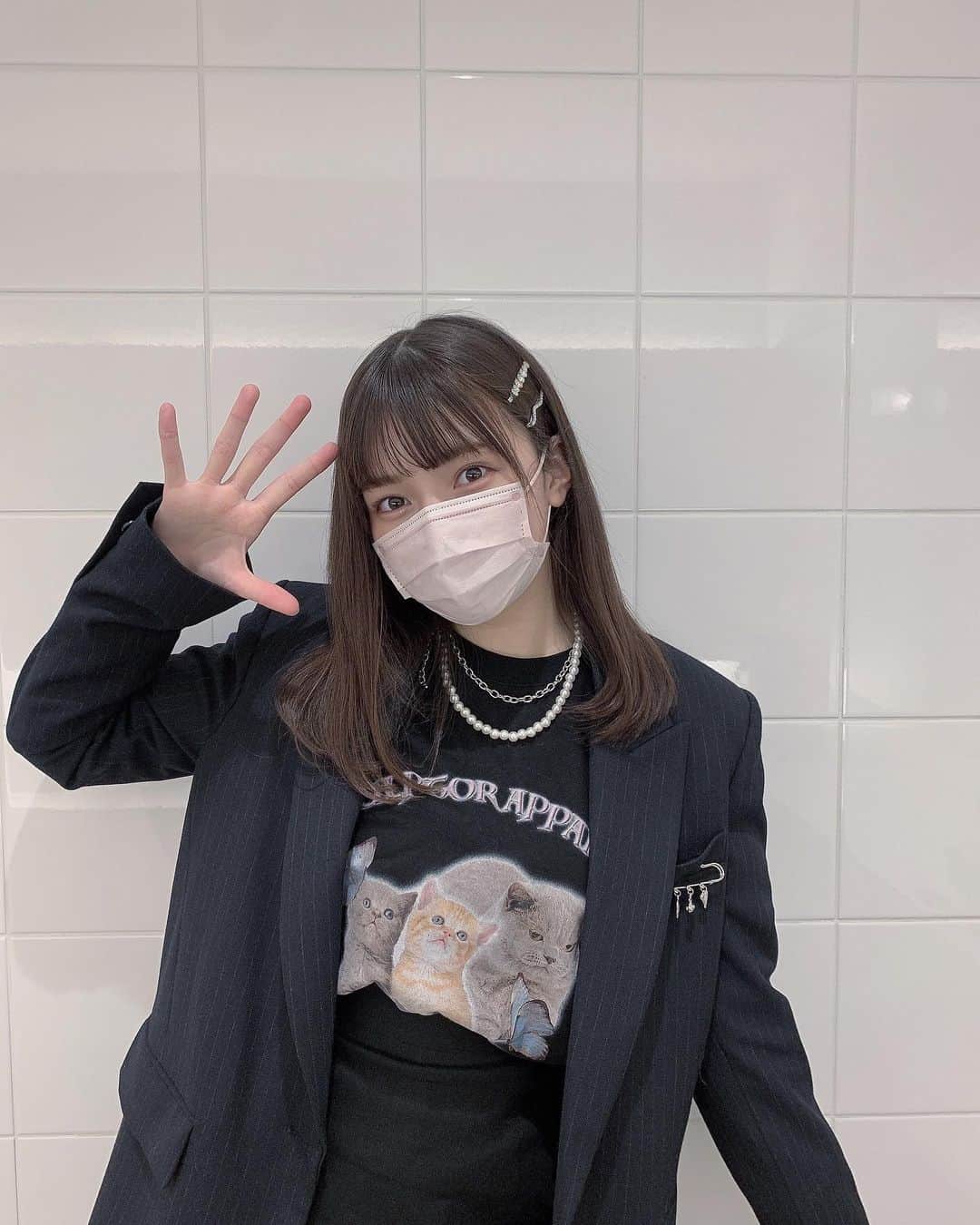 のインスタグラム：「^._.^🖤」