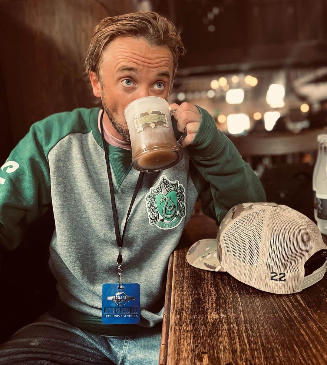 トム・フェルトンのインスタグラム：「Butter beer reunion day 🐍」