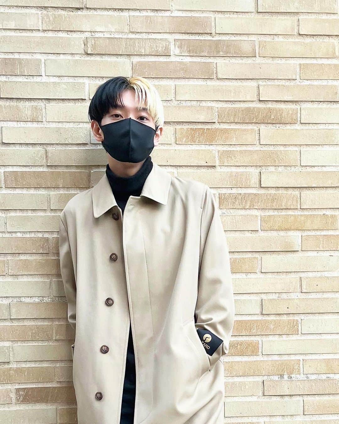 Hikaru（ヒカル）のインスタグラム：「コート好き🧥  coat:@rezard.official pants:@louisvuitton boots:@diesel」