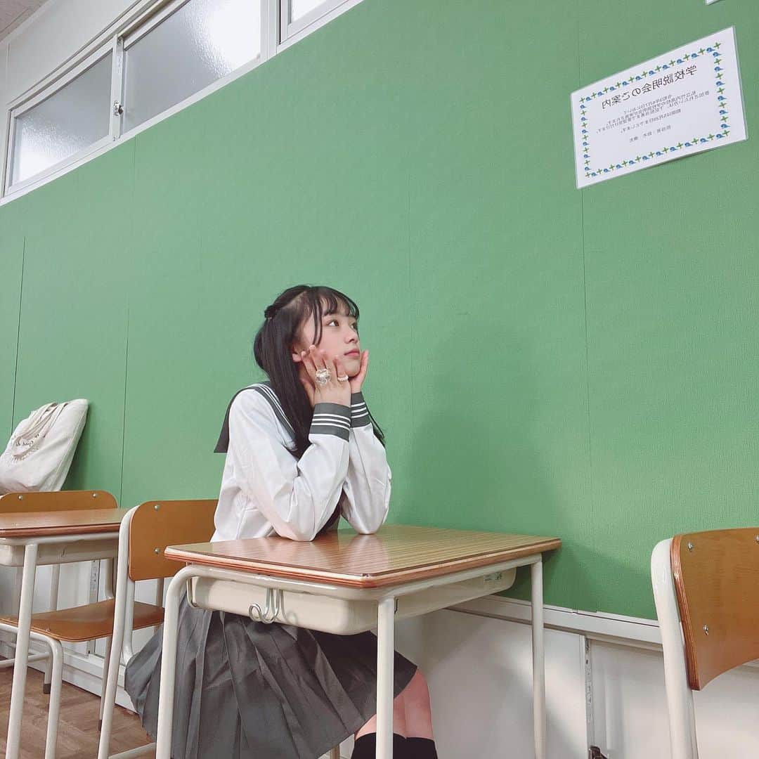 のインスタグラム：「放課後💭(風)  可愛い学校セットと、制服だった📸 放課後に食べ歩きとかしてみたい！！🤍   #ひまひまチャンネル #ひまひま #学校」