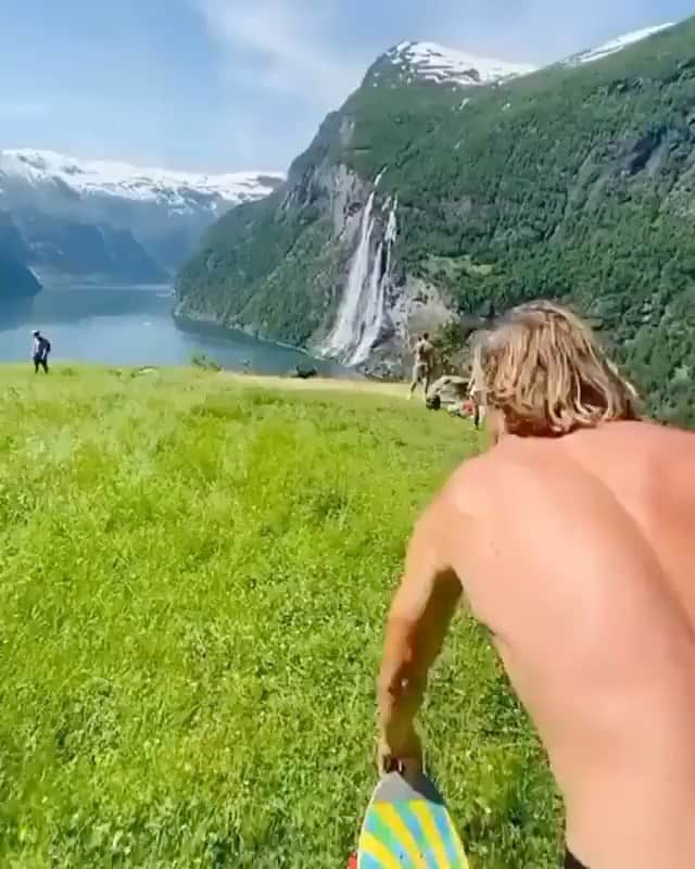 Awesome Wonderful Natureのインスタグラム：「Water falls in Norway 🇳🇴 by @oyehaug」