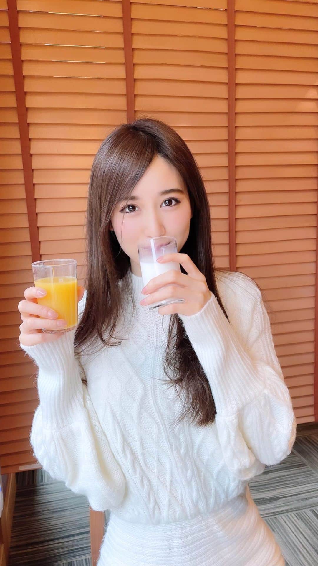 のインスタグラム：「弾丸で日光へ♨️ 温泉に癒され、また明日からも頑張れそうです🙇‍♀️ 明日夜はTOKYO FM"世界vison lab"も引き続き 宜しくお願いいたします！📻  旅館のバイキングの時は牛乳とオレンジの二刀流が 私の昔からのかかせないお決まり..(°_°)💭  #日光 #日光旅行 #日光観光 #日光ホテル #東武ワールドスクウェア #日光江戸村 #旅行記」
