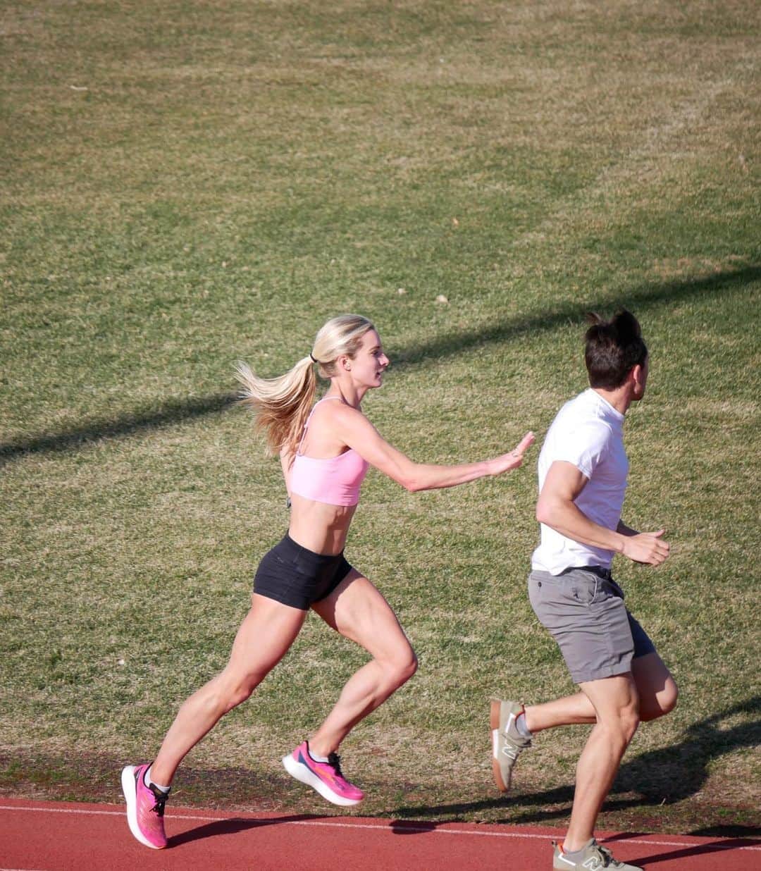 エマ・コバーンのインスタグラム：「Move, b**** get out the way. Joe trying to block the wind for a bit…me letting him know he was going too slow. 😜 Maybe we can blame it on the footwear difference: @newbalancerunning RC Elite v @nbnumeric 288 sport 😂#teamboss」