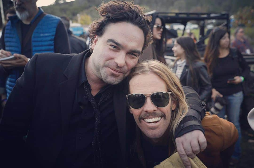 ジョニー・ガレッキさんのインスタグラム写真 - (ジョニー・ガレッキInstagram)「I, like many others, am in utter shock. #taylorhawkins was the most skilled and ferocious rock drummer alive. He was searingly silly and absurdly honest. And, most importantly, a profoundly THOUGHTFUL man and friend. My heart goes out to Alison, Oliver, Annabelle and Everleigh as well as @foofighters and Gus and their crew. “Happy 9th birthday, Luci! Prolly not exactly what you had in mind. Prolly getting ready to throw a raging party until this Covid stuff happened. But you’ll have fun. I know you will. With an Uncle like Johnny and everyone else. I hope it turns out okay for you, Love. I’m sure it will. Just take care of yourself. Look after your Mommy and Daddy and happy 9th birthday, Sweetheart.” — Taylor, 4/22/20 in a video message to my niece.」3月26日 23時31分 - sanctionedjohnnygalecki