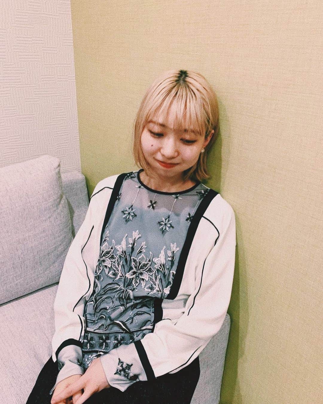 竹内アンナのインスタグラム：「Sleepy?」