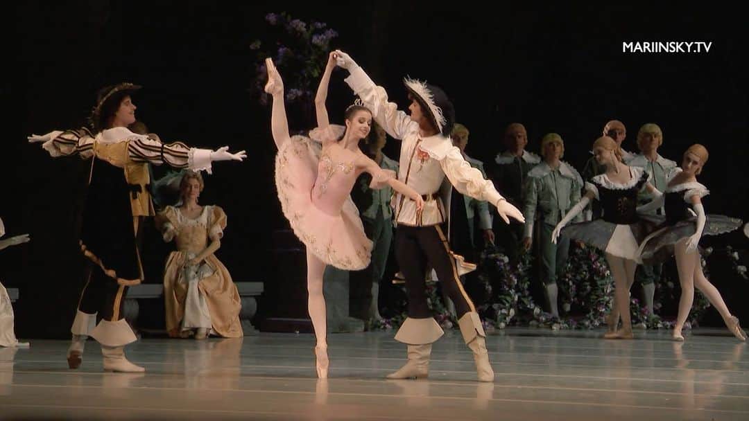 マリア・コーレワのインスタグラム：「A piece of Rose Adagio from “Sleeping Beauty” 24.03.2022 with the most amazing Cavaliers - Konstantin Zverev, Alexander Romanchikov, Roman Belyakov and Maxim Zyuzin 🌸  Кусочек Розового Адажио из «Спящей Красавицы» 24.03.2022 с прекрасными кавалерами - Константином Зверевым, Александром Романчиковым, Романом Беляковым и Максимом Зюзиным 🌸」