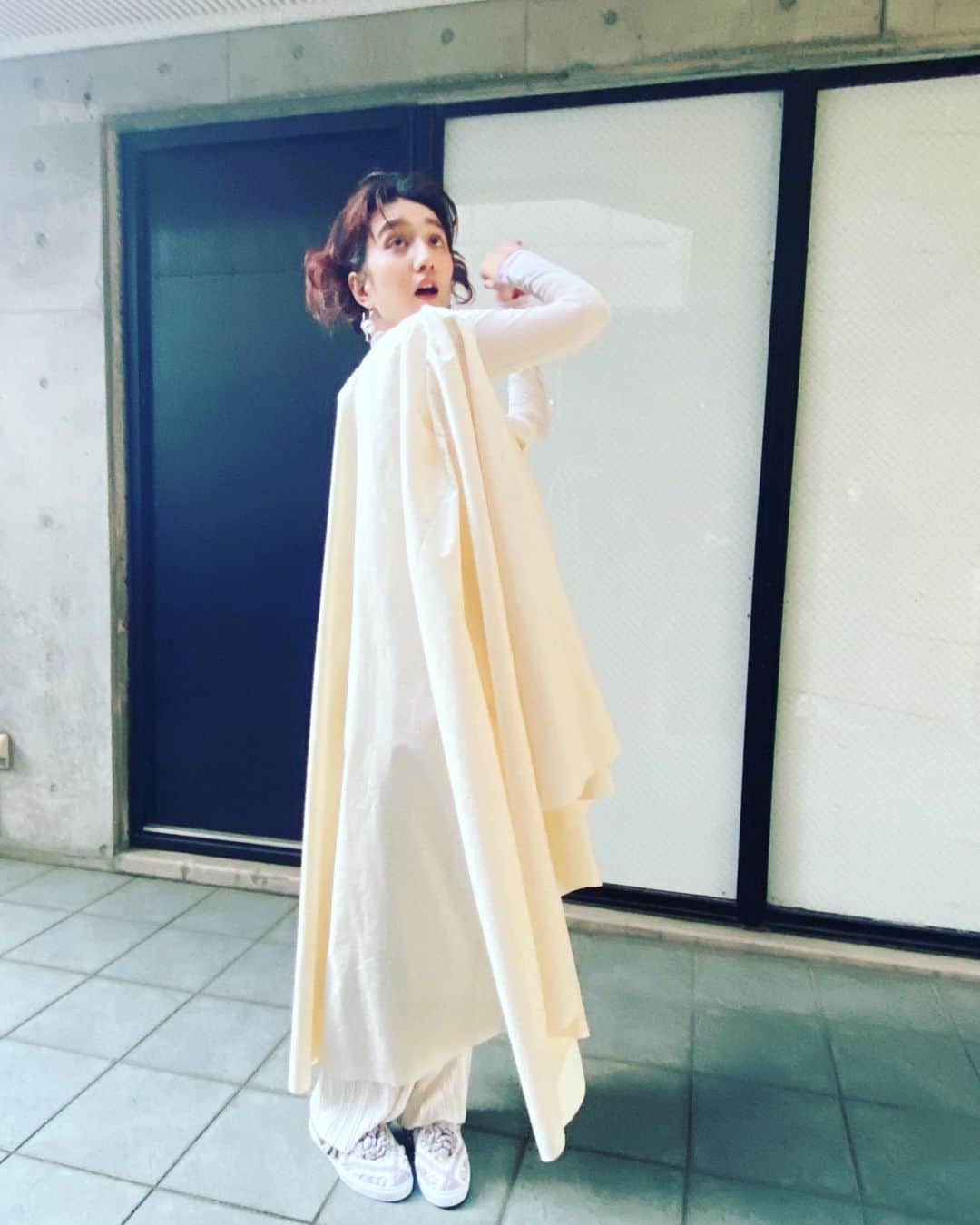 長井短さんのインスタグラム写真 - (長井短Instagram)「「あつまれ！数ぽよ。」 めちゃくちゃ楽しいお仕事でした… きちんとお互いの言葉で、みっちりゆっくり話せること、物凄く貴重な時間でした。 テレビとかってどうしても「速く面白く！」みたいなことになりがちだけど、ゆっくりまともに穏やかにってのも良いよね。 人見知りの私に勇気をくれたお洋服とヘアメイク、いつもマジありがとうです✌️✌️」3月27日 2時10分 - 0mijika0