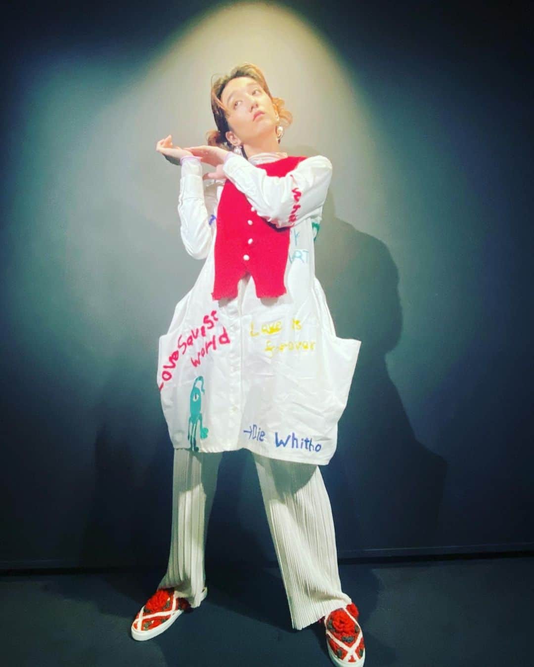 のインスタグラム：「「あつまれ！数ぽよ。」 めちゃくちゃ楽しいお仕事でした… きちんとお互いの言葉で、みっちりゆっくり話せること、物凄く貴重な時間でした。 テレビとかってどうしても「速く面白く！」みたいなことになりがちだけど、ゆっくりまともに穏やかにってのも良いよね。 人見知りの私に勇気をくれたお洋服とヘアメイク、いつもマジありがとうです✌️✌️」