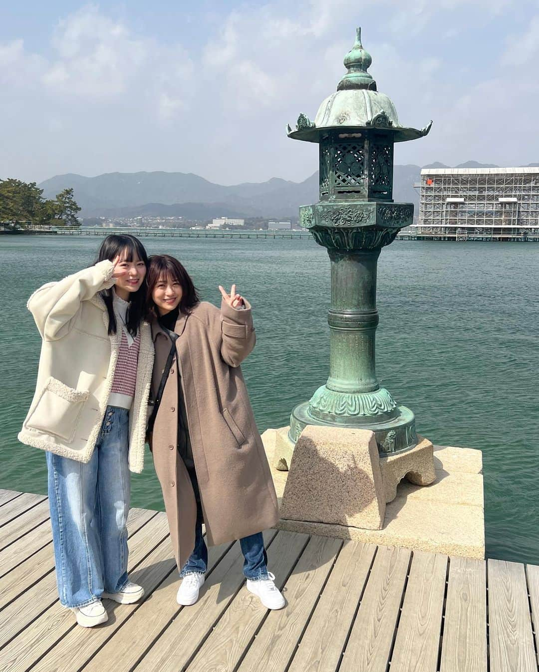 西川怜さんのインスタグラム写真 - (西川怜Instagram)「@ayana.s_official ちゃんとの 宮島の思い出🧚‍♀️  神社からパワーをもらった気がする✨満潮綺麗だったなぁ  鳥居、工事中だった🥲  #宮島 #厳島神社 #宮島旅行」3月27日 12時15分 - rei_nishikawa_1025