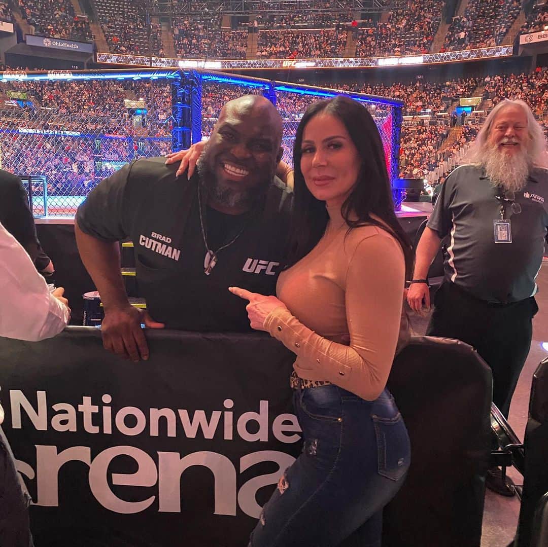 Kendra Lustさんのインスタグラム写真 - (Kendra LustInstagram)「such a good time at #ufccolumbus Loved seeing my friend @that_damn_tate #ufc #ufcfightnight My fighter face 😜」3月27日 12時34分 - kendralust
