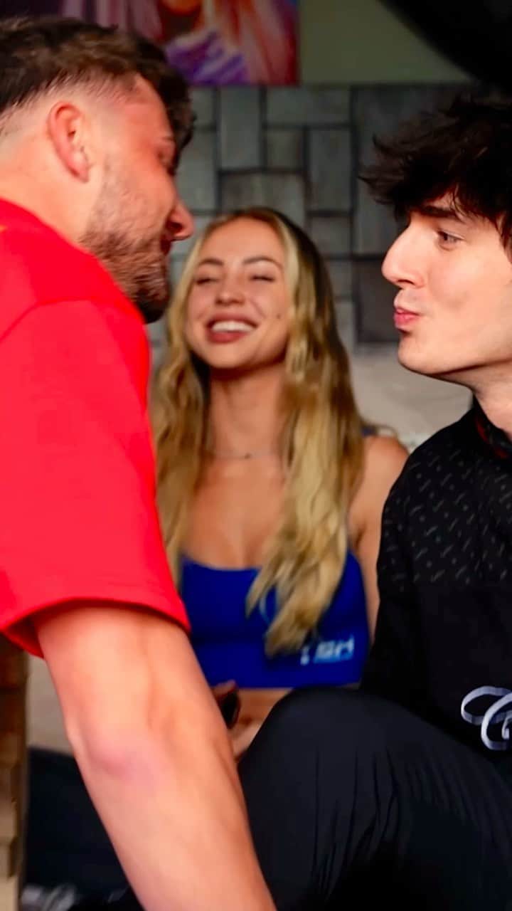 チャーリー・ジョーダンのインスタグラム：「Truth or Dare JENGA EDITION w @brycehall @mylifeaseva @harryjowsey on my Youtube, link in bio 👀」