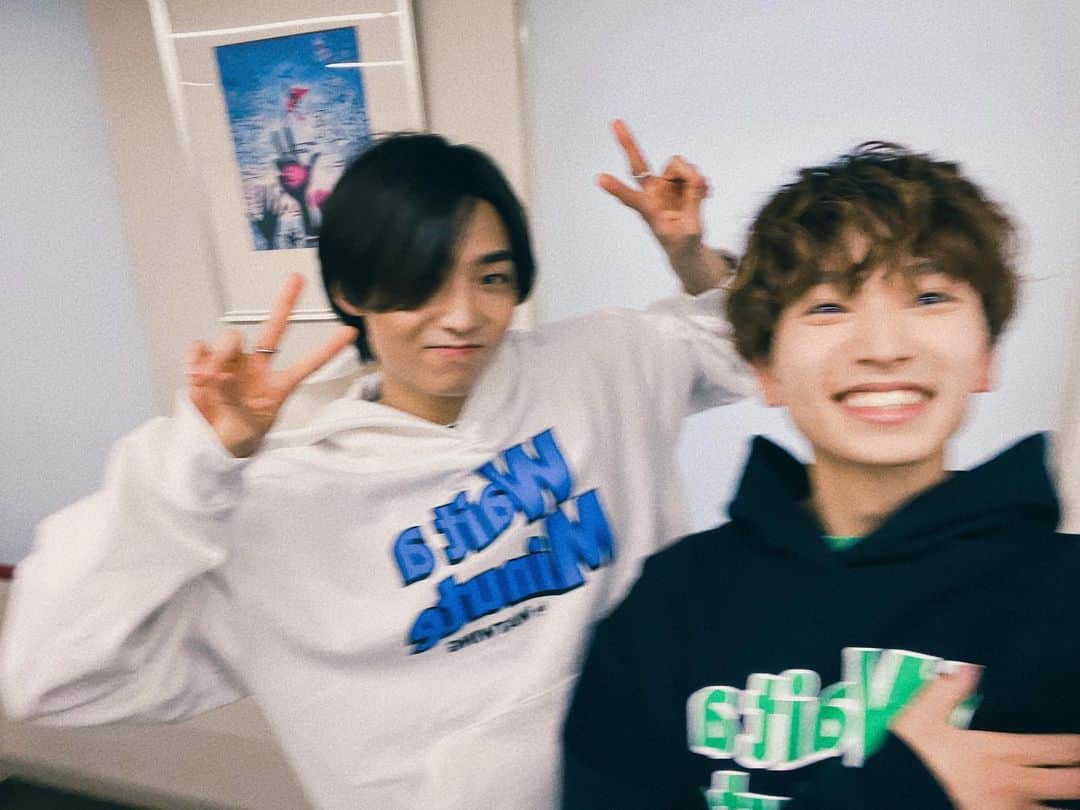 のインスタグラム：「White × Navy #WAITAMINUTE」