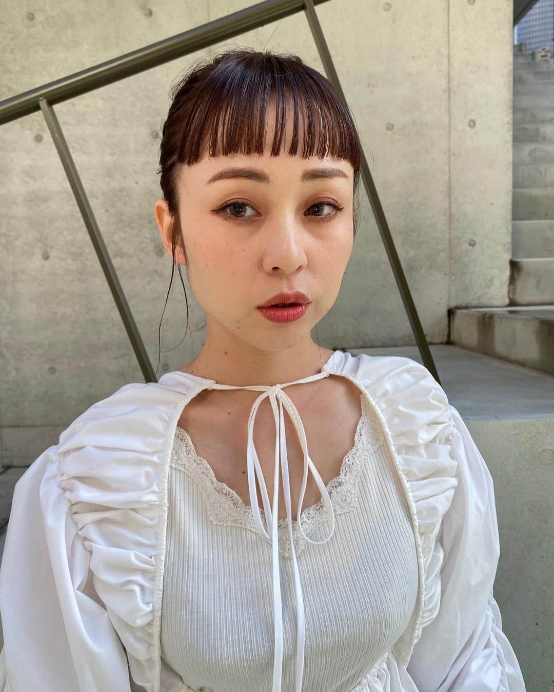 土田瑠美のインスタグラム：「真っ直ぐのオン眉バング◎」