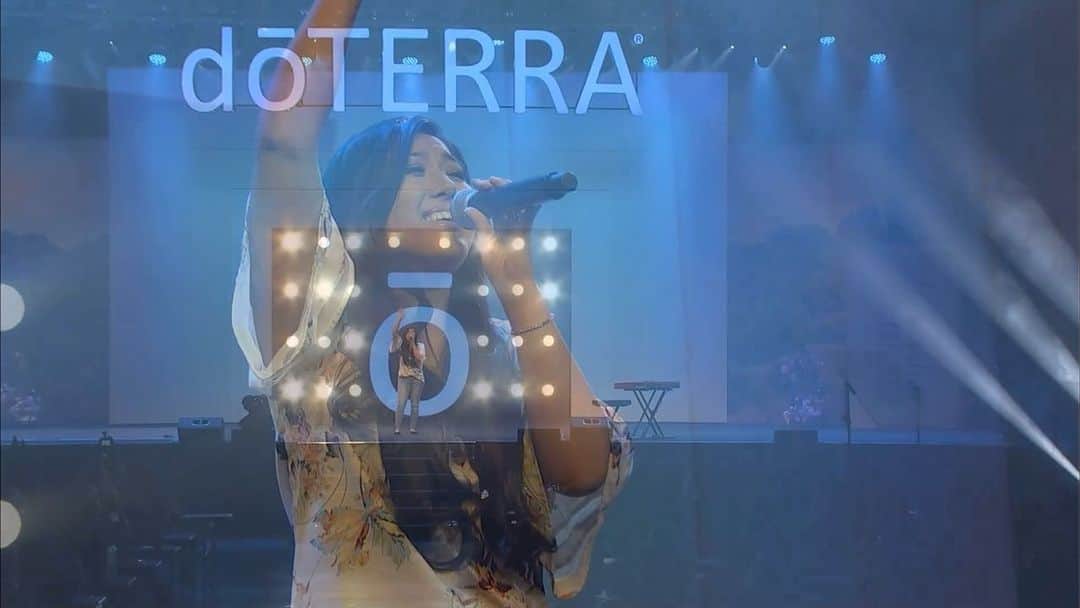 オリビア・タイのインスタグラム：「Olivia Thai is a US Founder 2.0, musician, and recent college graduate who has struggled with confidence issues and bullying for many years. The song she is performing today reminds her to always get back up every time she falls.  Olivia hopes that it encourages all of you to continue to be resilient in pursuit of US Founders 2.0, your business, and anything you wish to achieve in the future.   Remember that you were made for this.  Olivia Thai singing, “Titanium”.  ********  Leadership 2022 was INCREDIBLE ✨ Thank you for giving me the opportunity to share what I thought I left behind to pursue dōTERRA and reminding me that we are infinite beings with the ability to do as many things as we wish.」