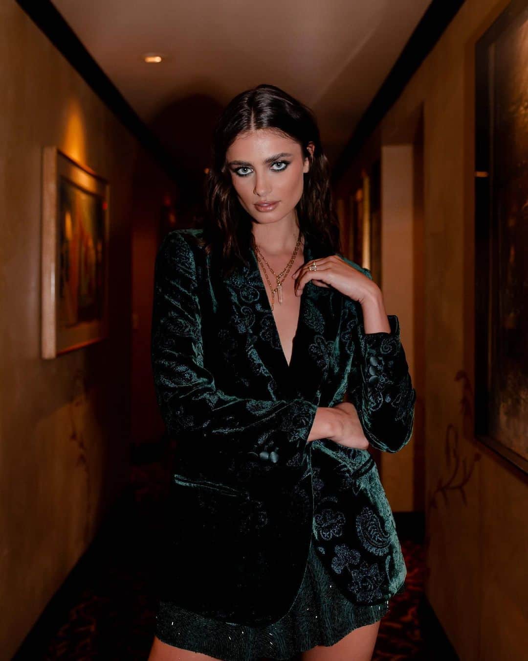 テイラー・ヒルのインスタグラム：「saturday🕺🏻night  • @giorgioarmani  @daniellepriano  @kdeenihan  @pascalemonvoisin  @loganraephotography」