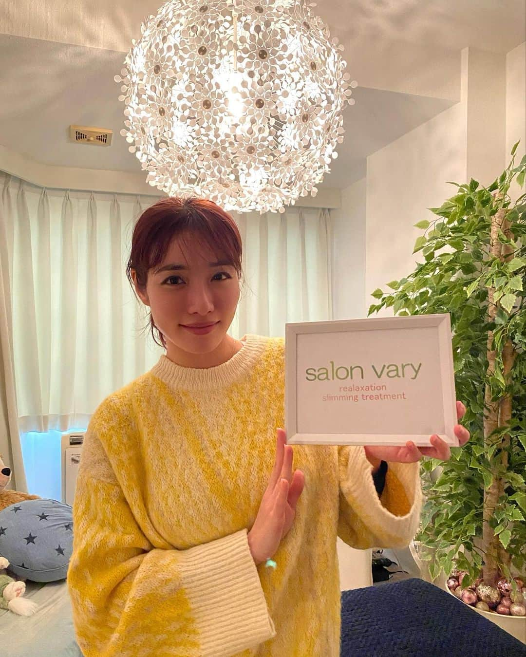 今野杏南さんのインスタグラム写真 - (今野杏南Instagram)「* 先日、水玉リフティングをしに、 @salonvary_official さんへ行ってきました🌿🫧  花粉などの影響で、この時期は赤みや肌トラブルが多いのですが、施術終えたあとは少し赤みが引いて、お肌にハリが出ました😌  お肌が生き返った☺️✨✨  ありがとうございました❤️‍🔥  @mens_vary   #水玉リフティング#salonvary#ハイパーナイフ#小顔#恵比寿エステ#ブライダルエステ#広尾#ハーブピーリング#スキンケア#最新美容#遺伝子ハーブ#ニキビ#ニキビ跡#アンチエイジング#NMN #おすすめ美容 #おすすめエステ」3月27日 11時12分 - anna_konno0615