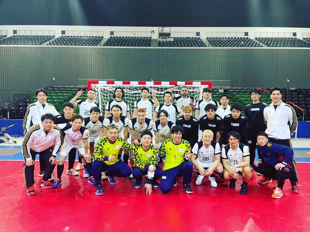 元木博紀のインスタグラム：「遅れましたが2021〜22シーズン沢山の応援ありがとうございました♪ 最終結果は３位でしたが、皆さんの応援でここまで来ることが出来ました！ 1年間本当にありがとうございました😊  むーさん次のステージでも頑張れよ〜‼️ #osakiosol  #handball  #jhl #お疲れ様 #村上」