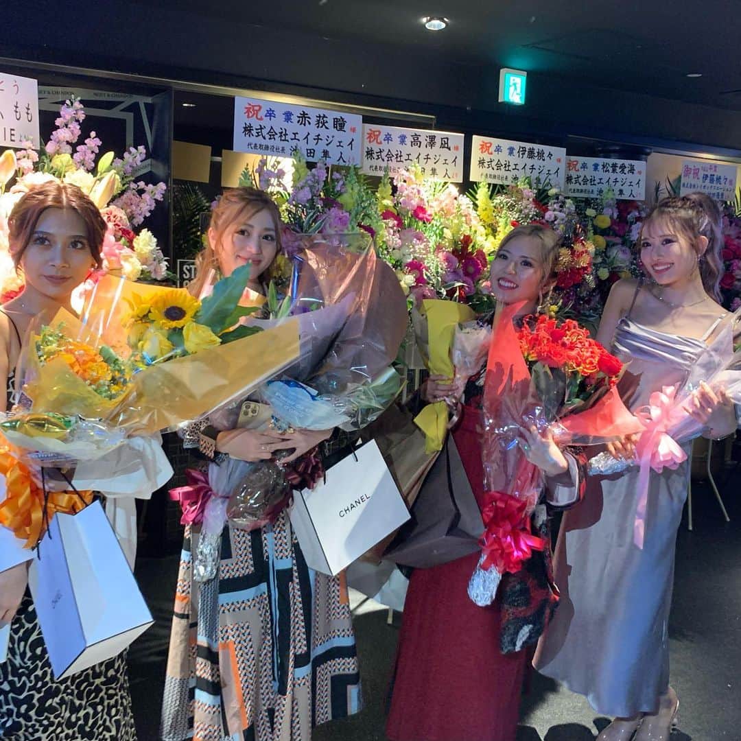 のインスタグラム：「❤️egg fes 2022❤️  egg fesありがとうございました‼️✨ 最高に盛り上がるコンテンツになって、幸せな時間になりました🥹🤍  お忙しい中来てくださった方々本当にありがとうございます🙇‍♀️💗  初期メンの思い出写真と共に♡ eggはこれからもギャル道駆け抜けます🏃‍♂️💨  egg fes4月YouTube公開予定なのでお楽しみにね❤︎  #egg #エッグ #ギャル #ギャルが一番かわいい #ギャルしか勝たん #ぎゃう #初期メン #卒業 #eggFES #GAL #卒業式」