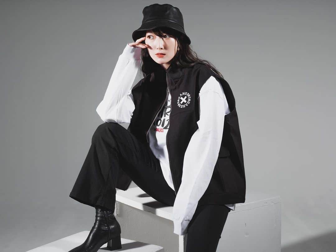 日下部美愛のインスタグラム：「#CHRONOIZM モデルをさせて頂きました！ お洋服めちゃくちゃ可愛くない？？ 本日21時から発売みたいです！  データ頂いたので載せます〜 他にもあるのでまた明日🫶🏻  #photo #japan #model #me #hair #fashion #selfie #makeup  #followme #instagood #camera #instadaily #dailylook #사진 #데일리  #데일리 #셀카 #메이크업 #아이돌 #일본 #일본여자」