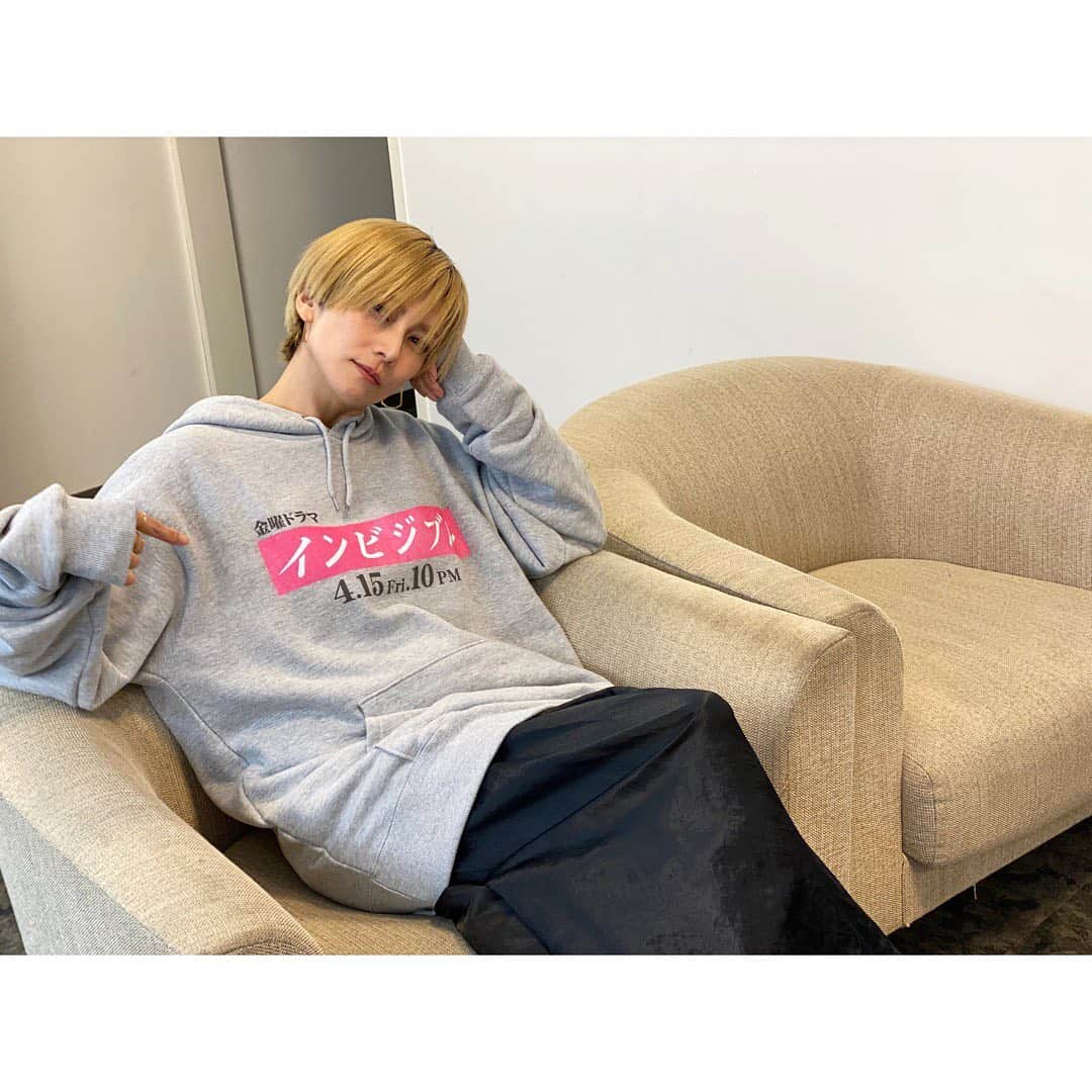 柴咲コウのインスタグラム：「昨日の『オールスター感謝祭’22春』終わりの様子📱 しまいにはもう目を開けてられないほど楽しみました。  #放心 #ロングスリーパー #オールスター感謝祭22春」