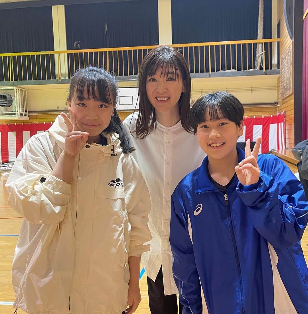 のインスタグラム：「🌰 突然のお話だったのに会いに来てくれた りおちゃんとこなちゃん✨  中学校でも頑張ってる話を聞くことができて 私の方がパワーをもらいました☺️🤝  さくらちゃんとは今日は電話でだったけど バレーボールを通じてまた必ず会えると信じてます😊🌸」
