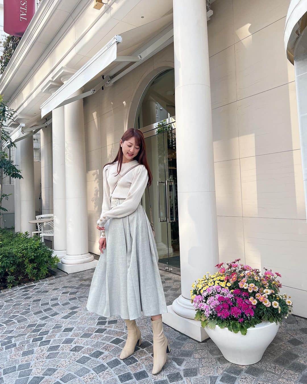 のインスタグラム：「やっときてくれたね、春🌷✨  少し南風は強いけど、桜はもちろん、 野の花がたくさん咲いていて、 かわいくてうれしくなっちゃうよね〜🥰🌸 　 そろそろヒートテック卒業できるかなぁ←  FM NACK5カメレオンパーティーは ４月から放送時間が変わります。 ライオンズ野球中継のあと！⚾️ 基本的には16:00〜21:00だよ📻💕  もう何年やってる？！ スナックもよこも新装開店！🍶✨  みなさまからの人生相談お待ちしています💌 今シーズンからママの生歌プレゼントが添えられます😂  ゴルフパラダイスも絶賛放送中！⛳️ BS12で全国からも見られるよ🤗 　  もうゴルフにもってこいの季節すぎて！ 早くラウンドに行きたいっ！！🥺❤️‍🔥❤️‍🔥❤️‍🔥  #カメパ#ゴルパラ#ラジオ英会話 #春コーデ2022#radiko#eimyistoire #randa#dholic#自由が丘カフェ」