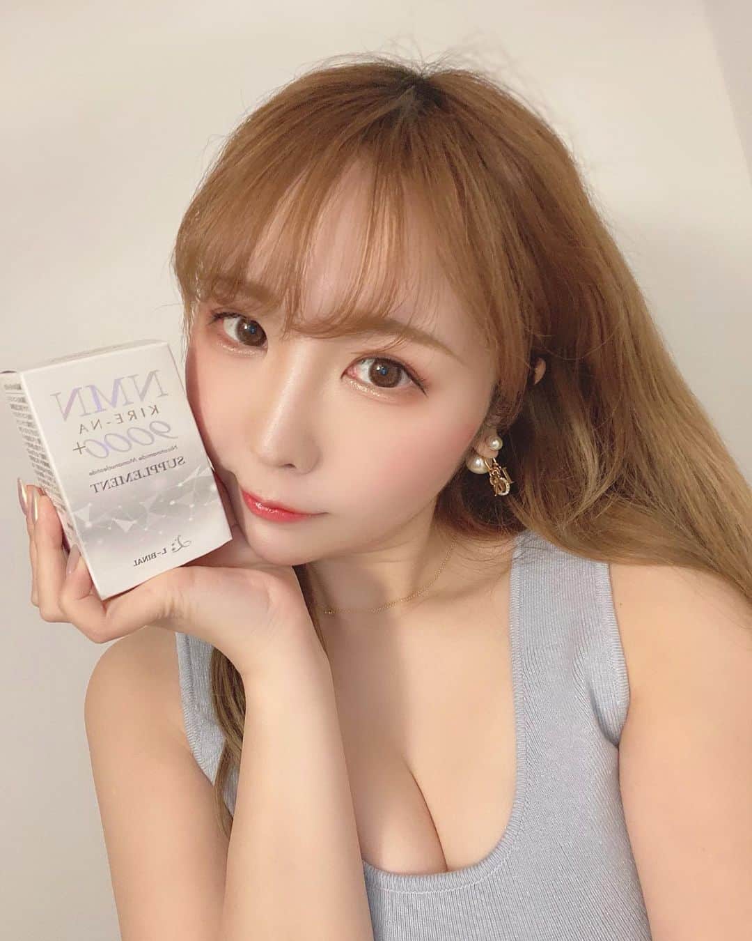 のインスタグラム：「❤︎ 最近話題のNMNがたくさん入ったサプリ飲んでる💕 しかもヒアルロン酸、コエンザイムQ10、赤ワインエキス、シルクペプチドも入っててお肌の調子抜群に良くなった😍✨ わたしは @l_binal_official のを買ってるよ！ 次の日のメイク乗り全然違うから試してみてね💖 ・ #美容 #nmn #nmnサプリ #pr #coser #美容女子 #美容マニア #美容オタク #model #カラコン #makeup #メイクアップ #japanesegirl #kawaii #萌 #粉我 #beauty #ビューティー #角色扮演 #角色扮演者 #女孩 #可爱 #팔로우 #しらほしなつみ」