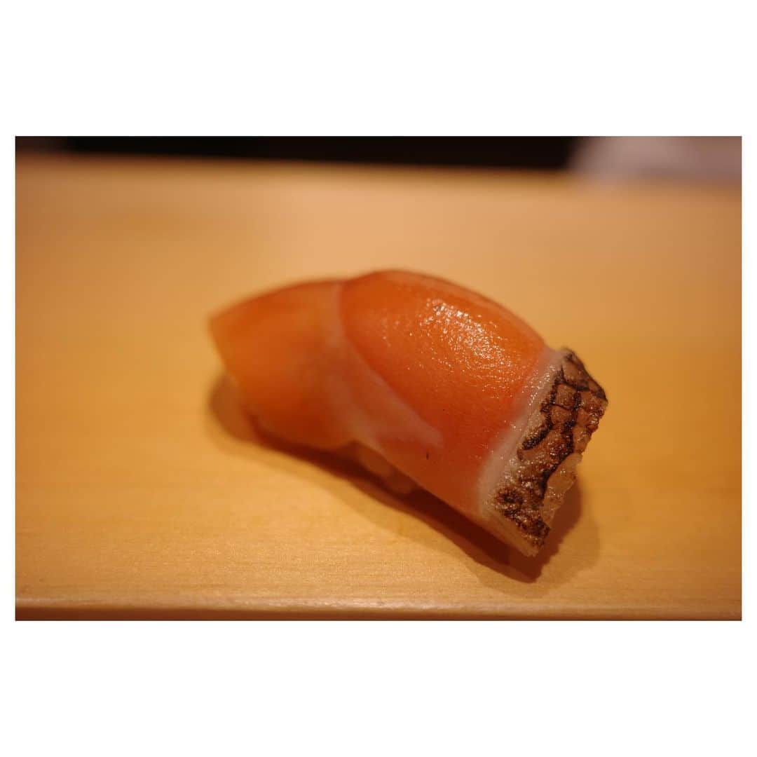 高垣麗子さんのインスタグラム写真 - (高垣麗子Instagram)「* いつぶりのお鮨だったのでしょうか...  今日はお昼から贅沢をさせていただきました😌 写真は一部ですが、いまだ幸せの余韻に浸っています✨ 美味しかった𓂃𓂃  明日からの一週間また頑張るぞ✨ * #鮨はしもと」3月27日 22時00分 - reikotakagaki