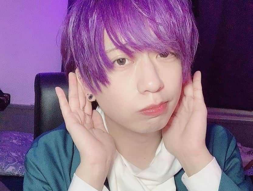 新井優のインスタグラム：「髪色カタログ(紫)😈☂️🍇🍆👾🔮💜 . . .  #actor #idol #purple #instagood #instalike #followme  #instafollow #followme  #follow #instapic #hairstyle #hairmodel #punyus」